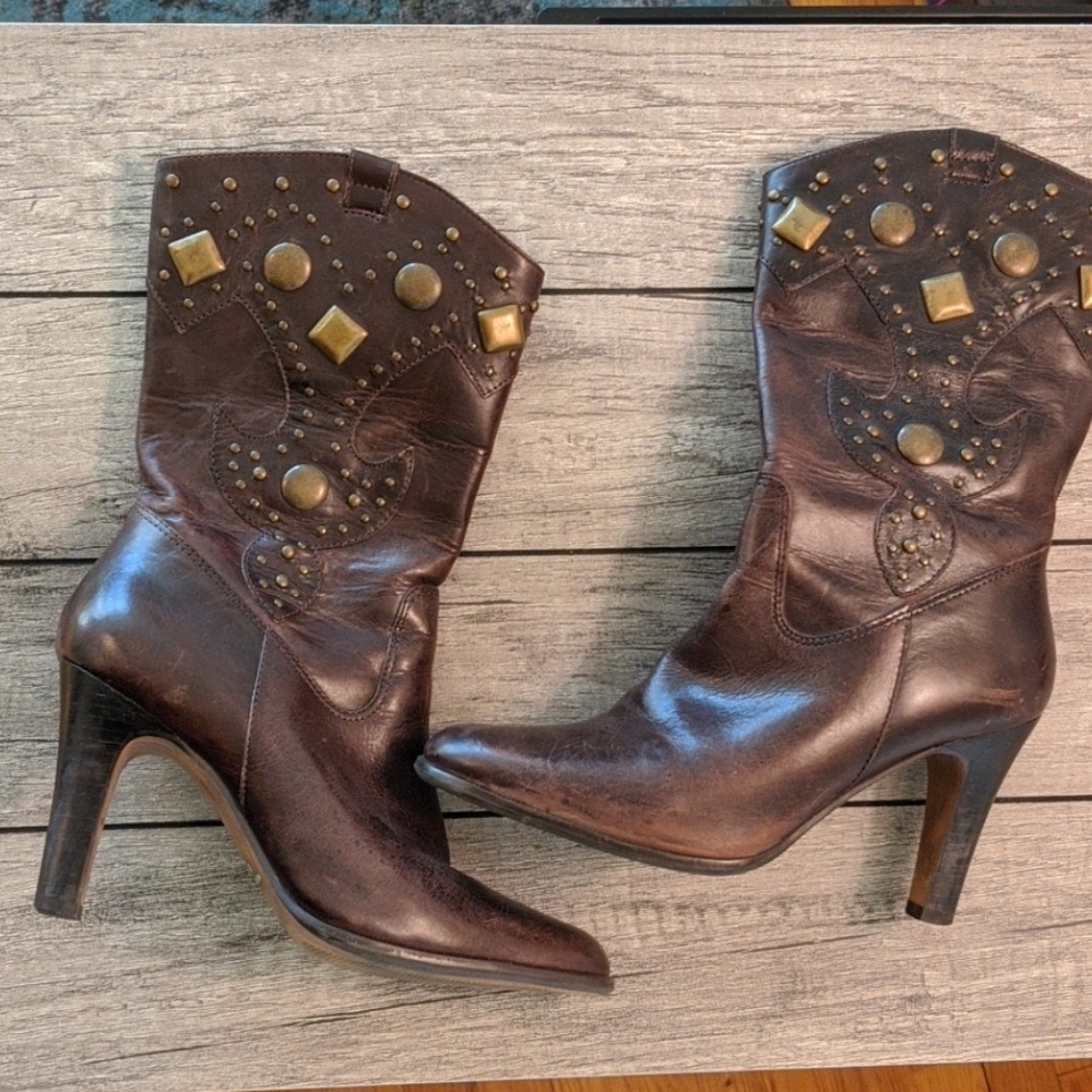 Brown Mid Height boots w/ Gold detail